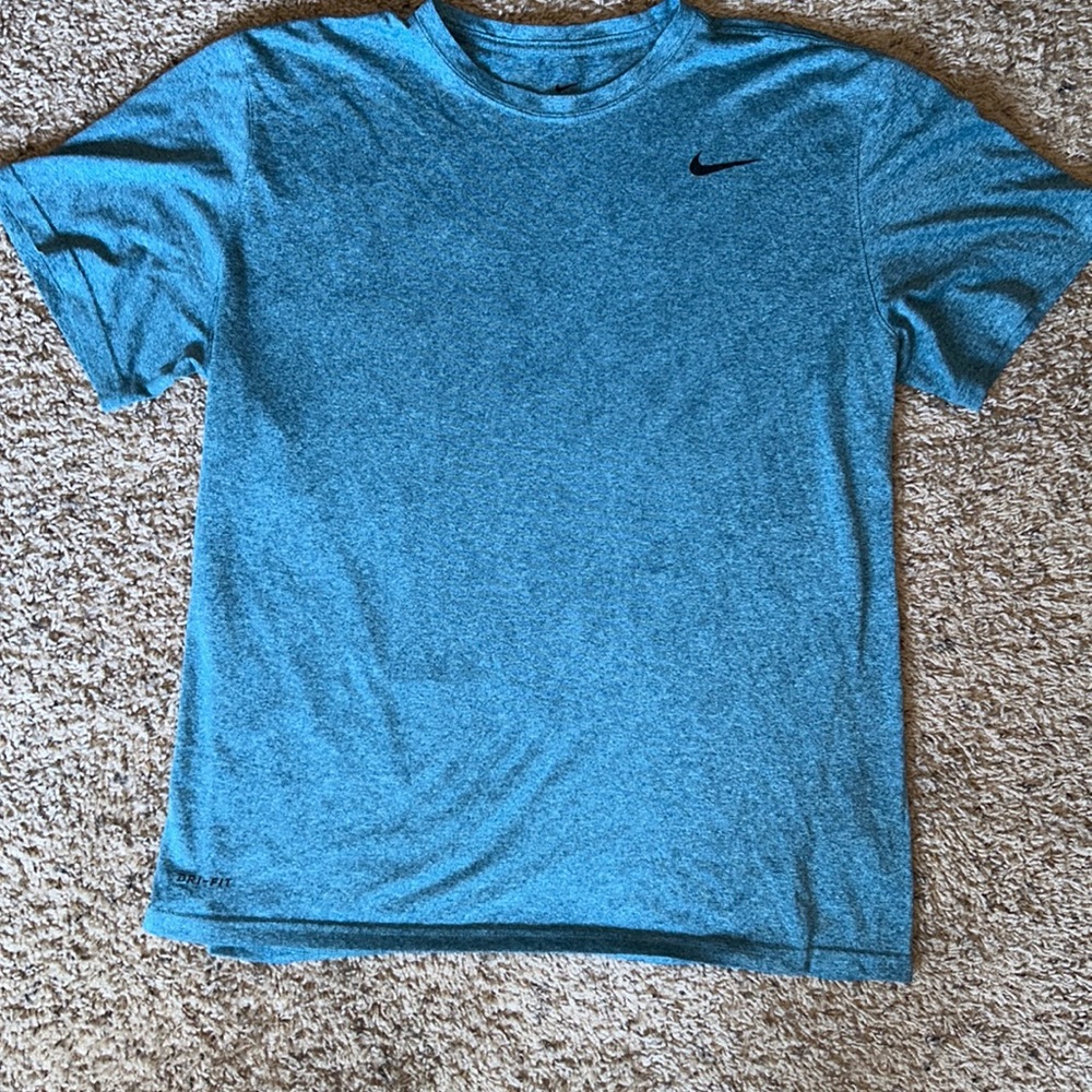 Men’s Nike shirt